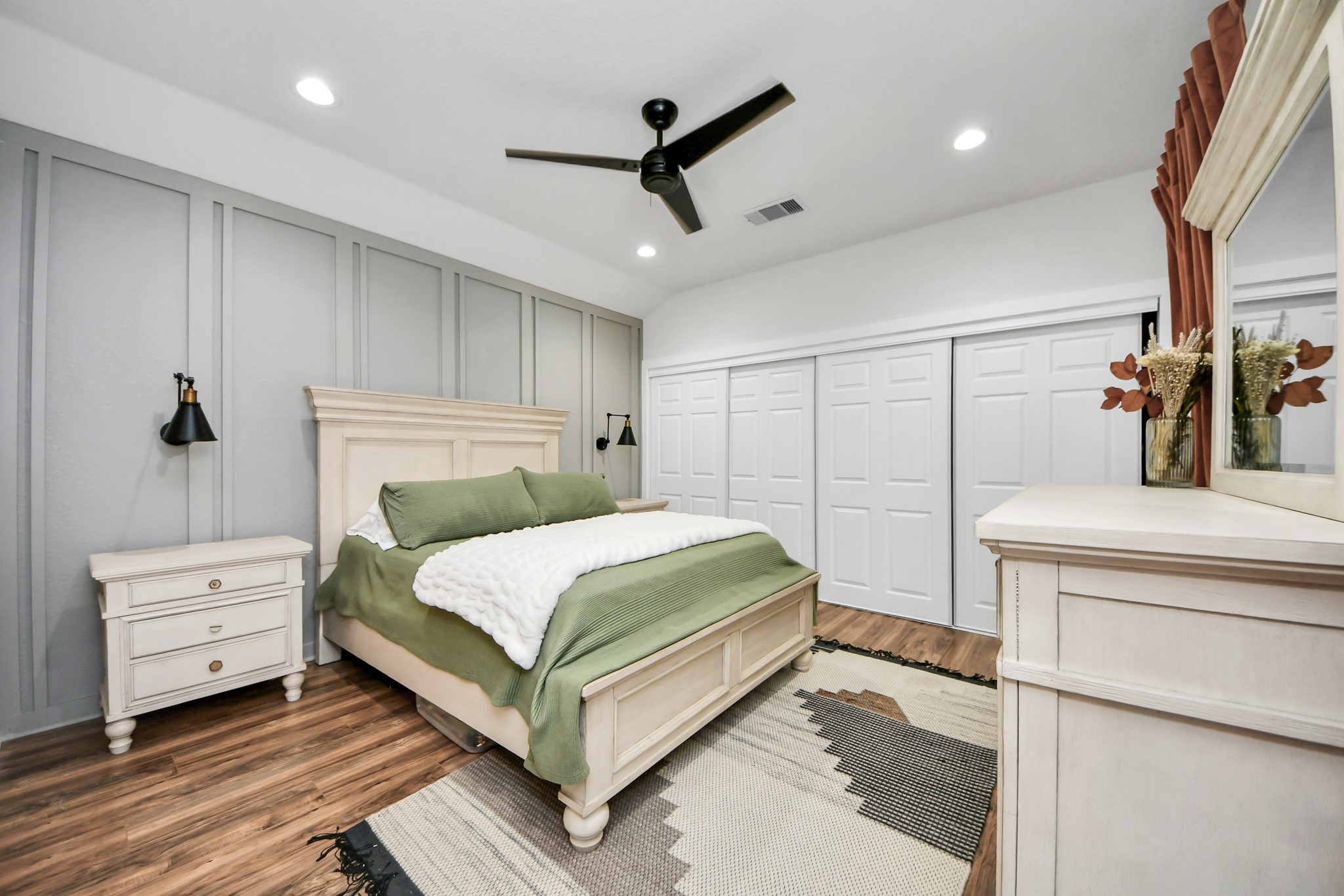 111 Jenkins Street Houston, TX 77003 - Photo 12 of 24 a bedroom with a bed and a dresser