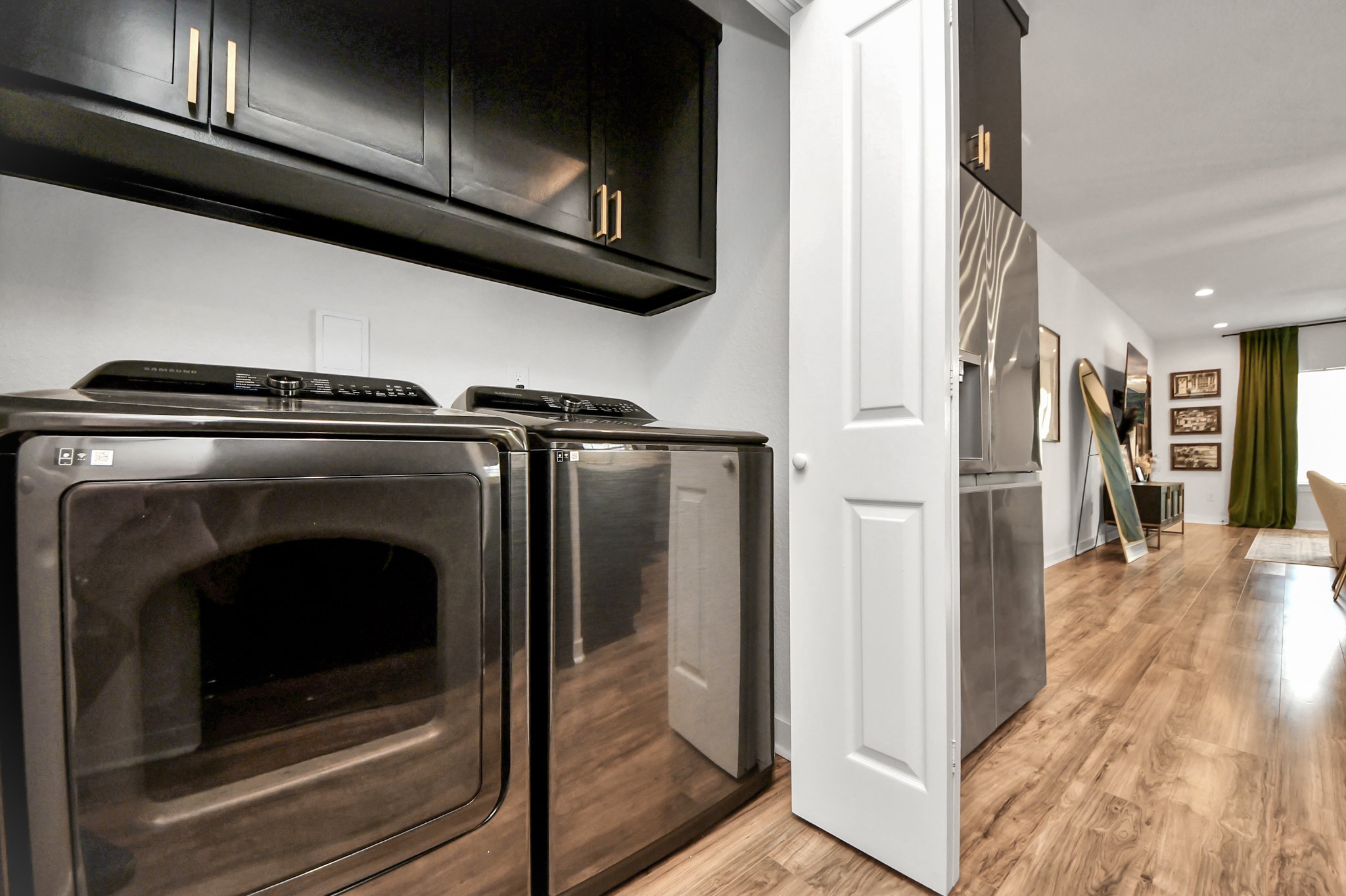 111 Jenkins Street Houston, TX 77003 - Photo 19 of 24 a view of a fireplace in an empty room