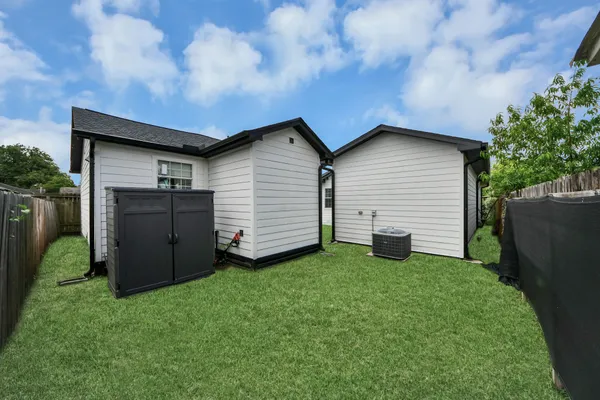 $2,300 | 111 Jenkins Street, Houston, TX 77003