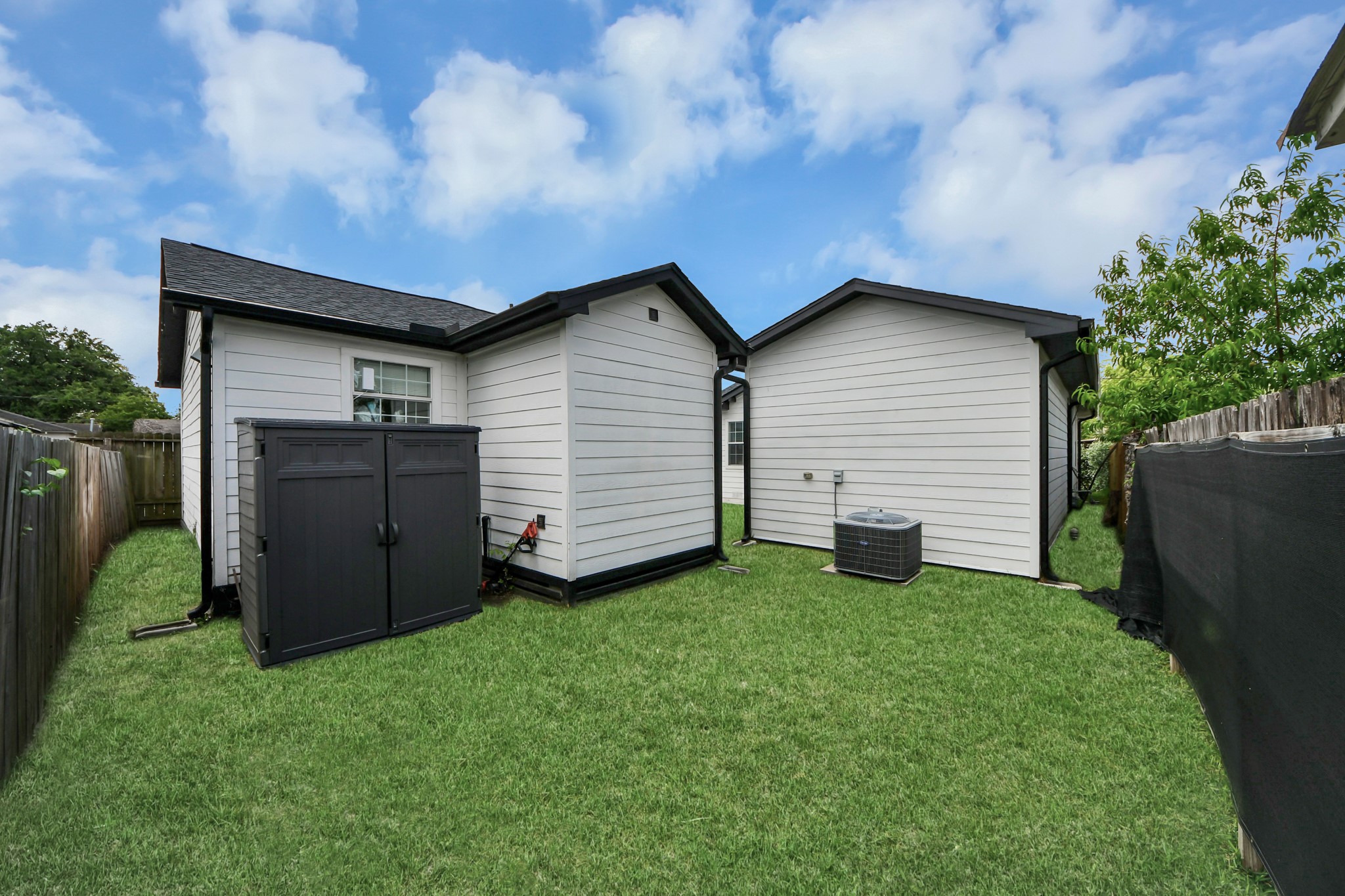 111 Jenkins Street Houston, TX 77003 - Photo 21 of 24 a house view with a backyard space