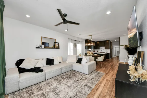 $2,300 | 111 Jenkins Street, Houston, TX 77003