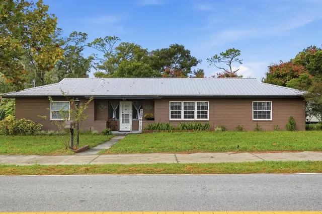 a view of a yard in front of a house with a yard