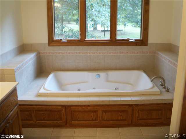 1154 Dorrell Road Aylett, VA 23009 - Photo 8 of 11 Master Bath