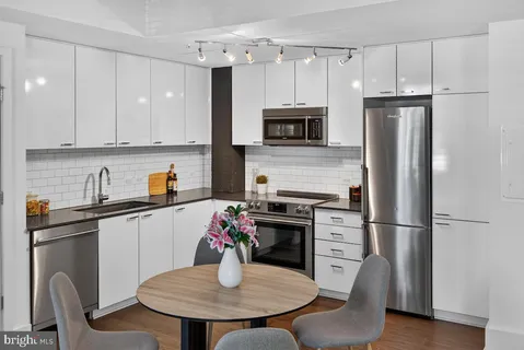 $800,000 | 515 North Washington Street, Unit 105, Alexandria, VA 22314