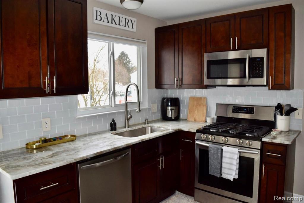 436 Bolinger Street Rochester Hills, MI 48307 - Photo 6 of 19