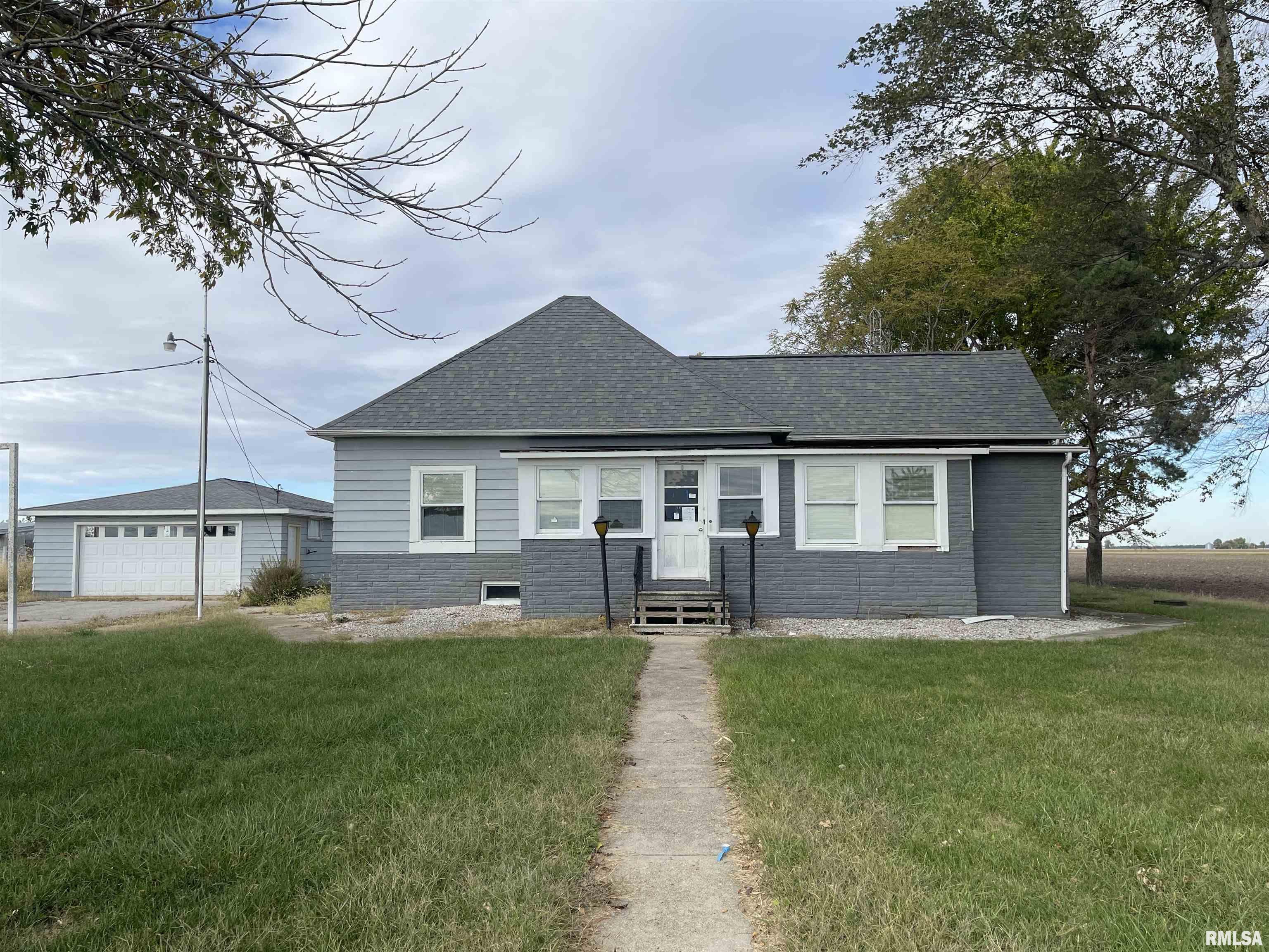 17095 North 17th Avenue Witt, IL 62094 - Photo 1 of 29