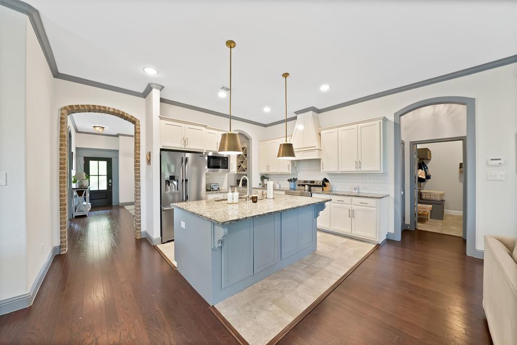 9012 Inwood Street Benbrook, TX 76126 - Photo 2 of 40