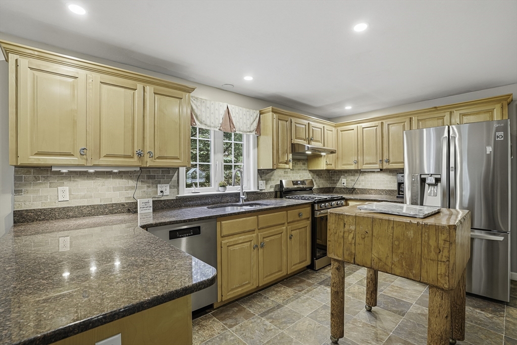 69 Warren Street Upton, MA 01568 - Photo 11 of 41