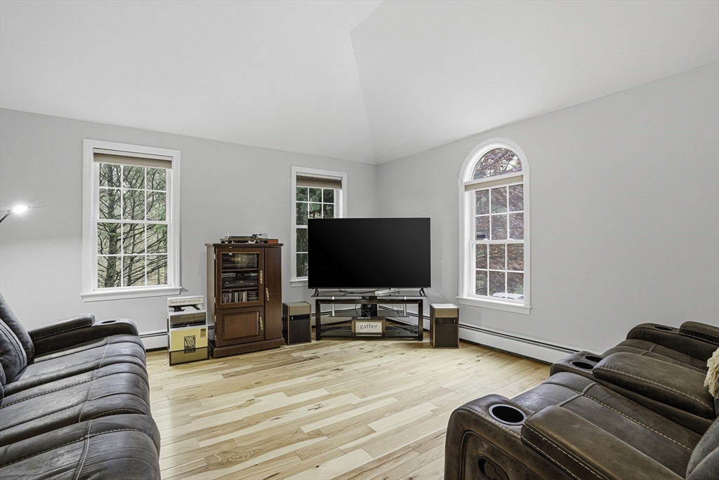 69 Warren Street Upton, MA 01568 - Photo 18 of 41