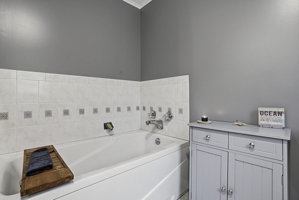 69 Warren Street Upton, MA 01568 - Photo 27 of 41