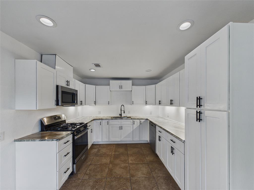 9501 North County Road Frisco, TX 75033 - Photo 3 of 24