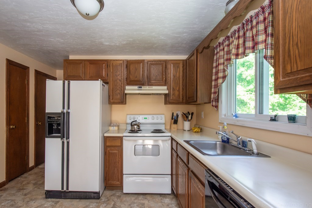 7 Webster Street, Unit 7 Douglas, MA 01516 - Photo 8 of 40