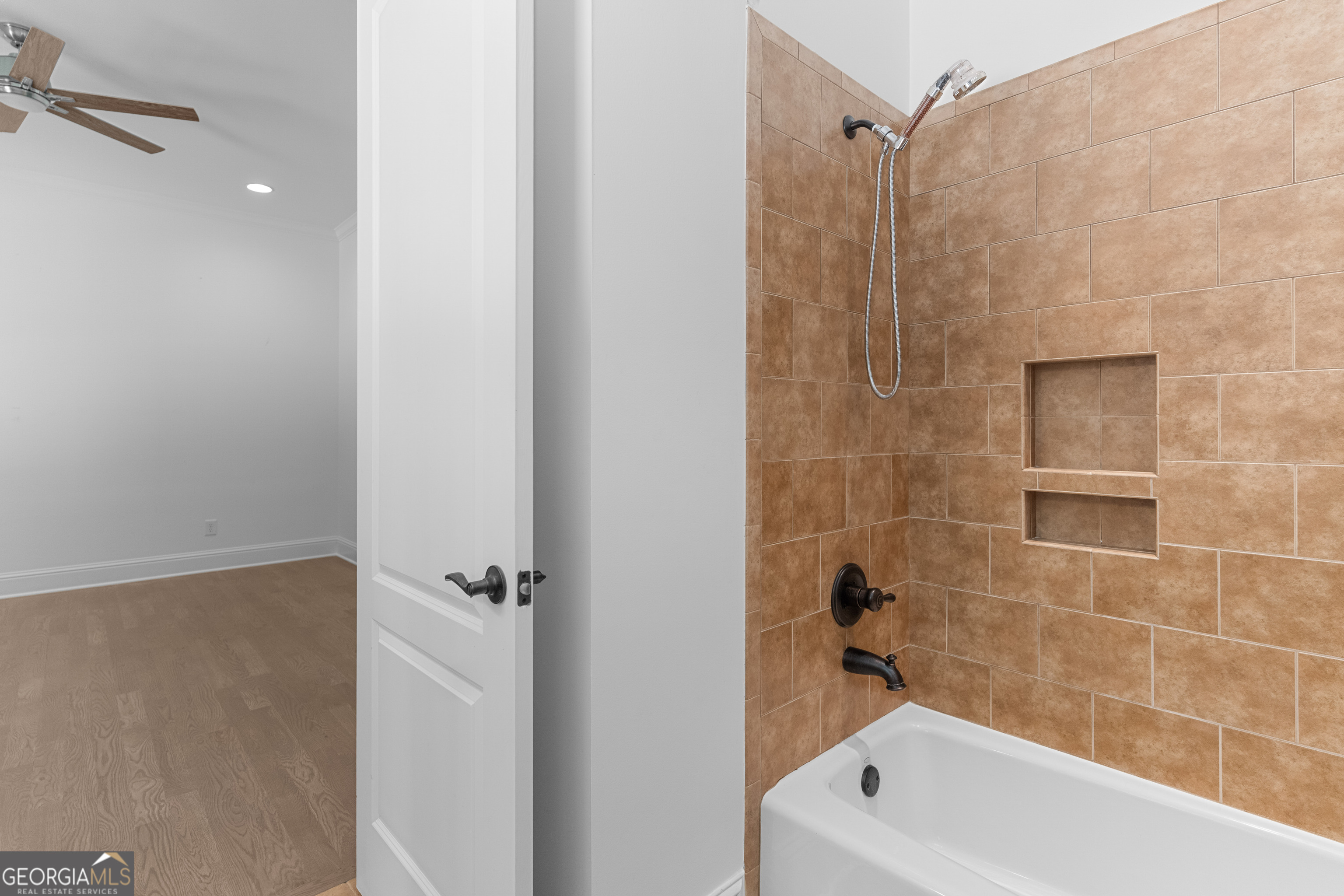 1011 Ridge Terrace Greensboro, GA 30642 - Photo 44 of 72 a bathroom with a bathtub