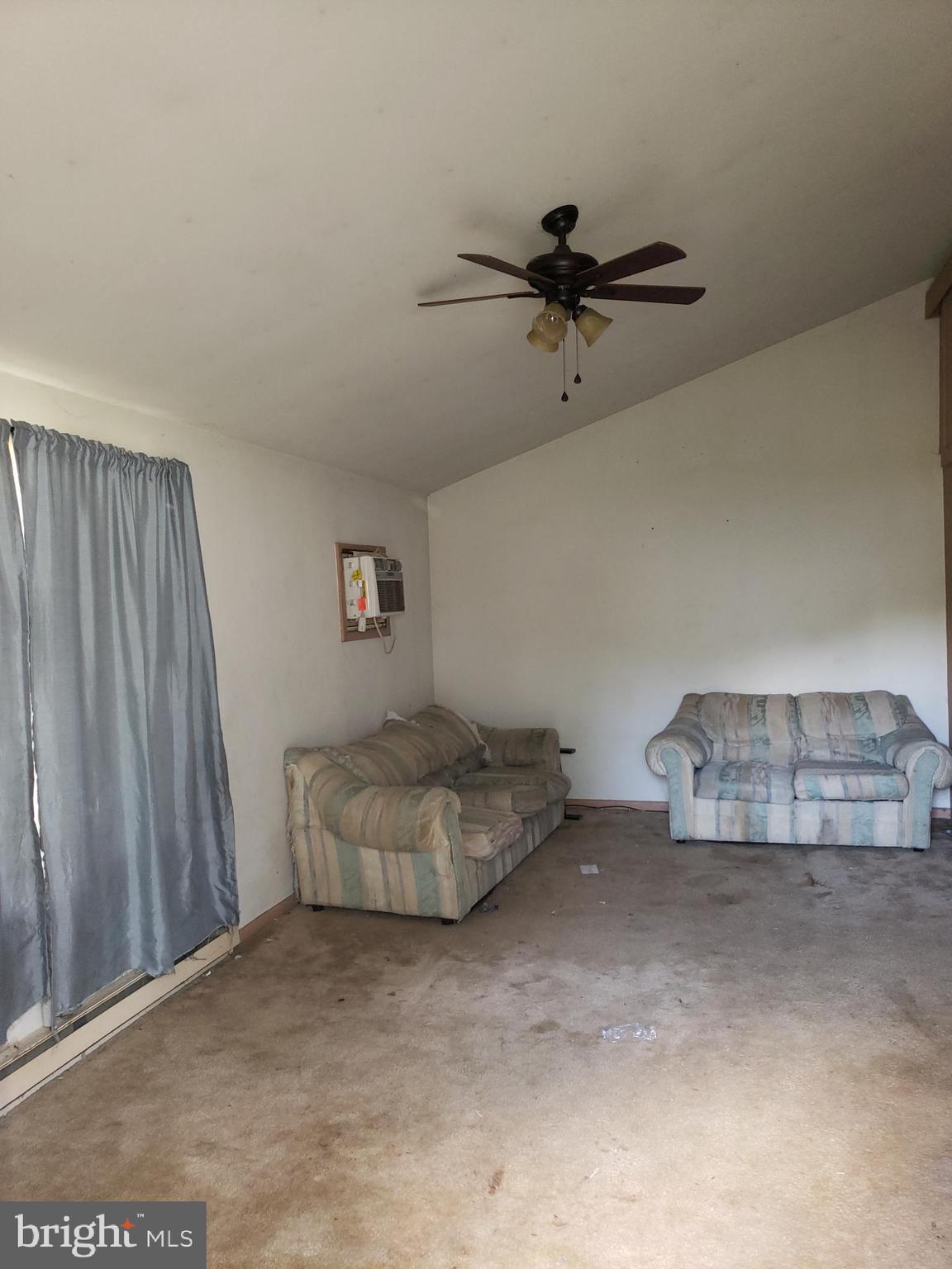 66 Illinois Road Pennsville, NJ 08070 - Photo 3 of 11 Family Room