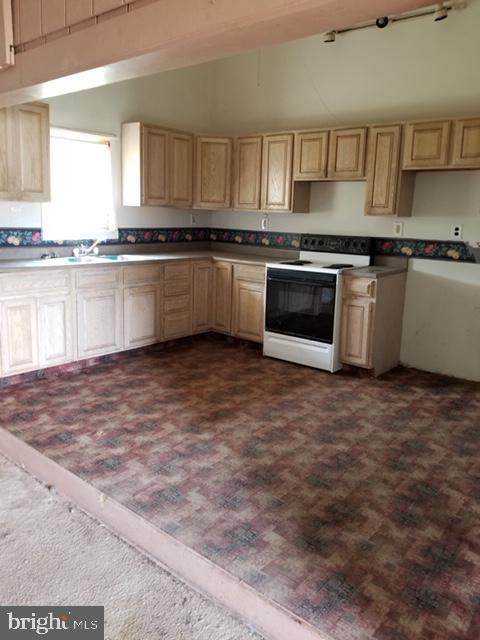 66 Illinois Road Pennsville, NJ 08070 - Photo 6 of 11 Kitchen