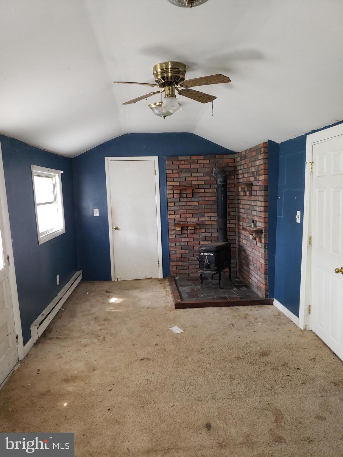 66 Illinois Road Pennsville, NJ 08070 - Photo 8 of 11 Living Room