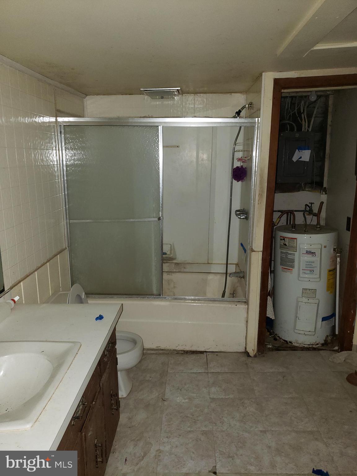 66 Illinois Road Pennsville, NJ 08070 - Photo 10 of 11 Bath