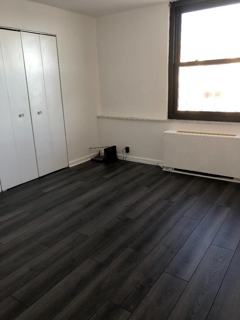 5701 North Sheridan Road, Unit 29T Chicago, IL 60660 - Photo 7 of 11 a view of an empty room with wooden floor and a window