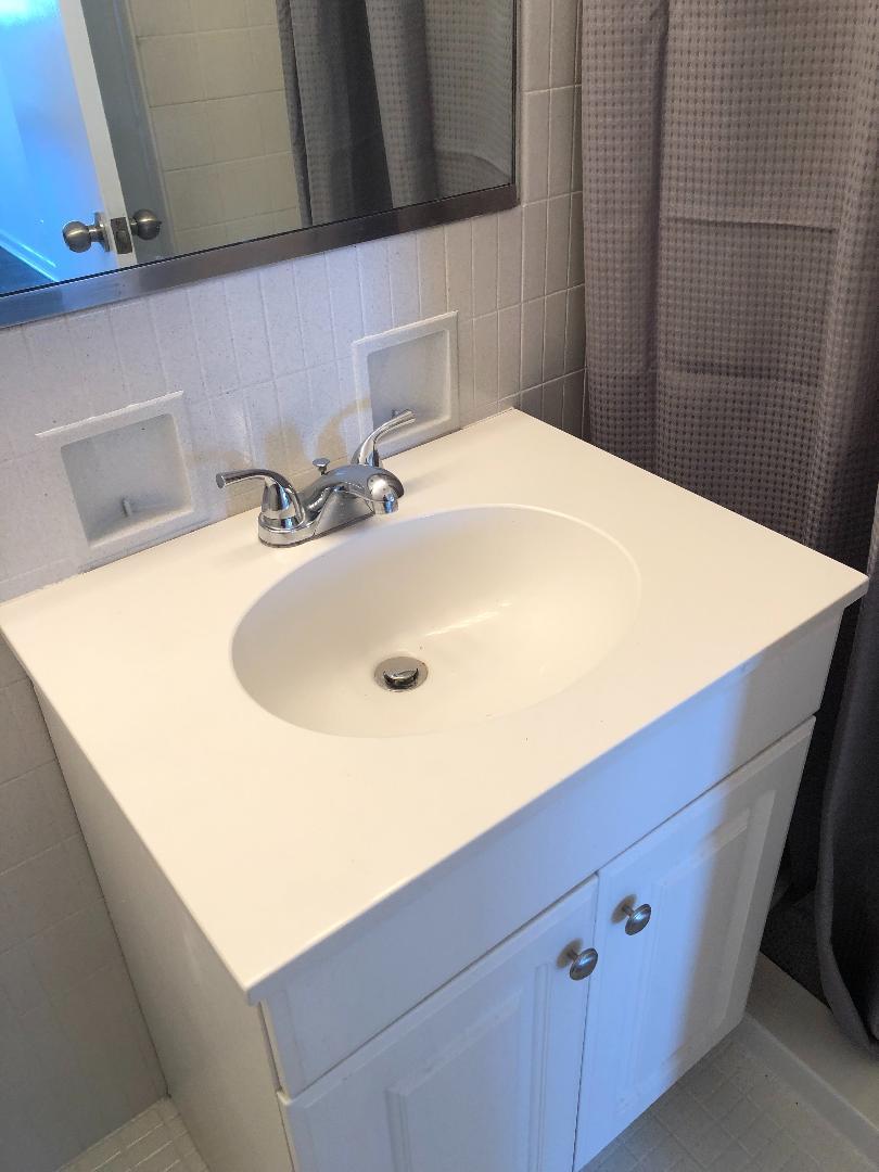 5701 North Sheridan Road, Unit 29T Chicago, IL 60660 - Photo 9 of 11 a bathroom with a sink and a mirror