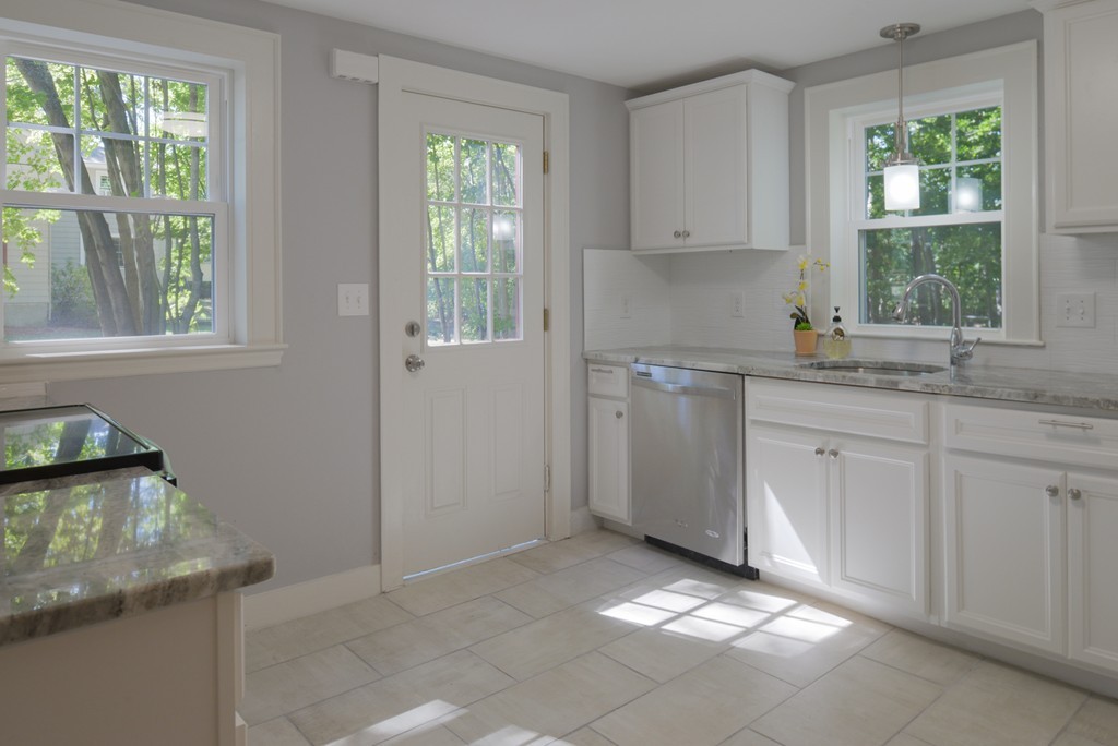 51 Tennyson Road Reading, MA 01867 - Photo 8 of 24 Gallery Image 8