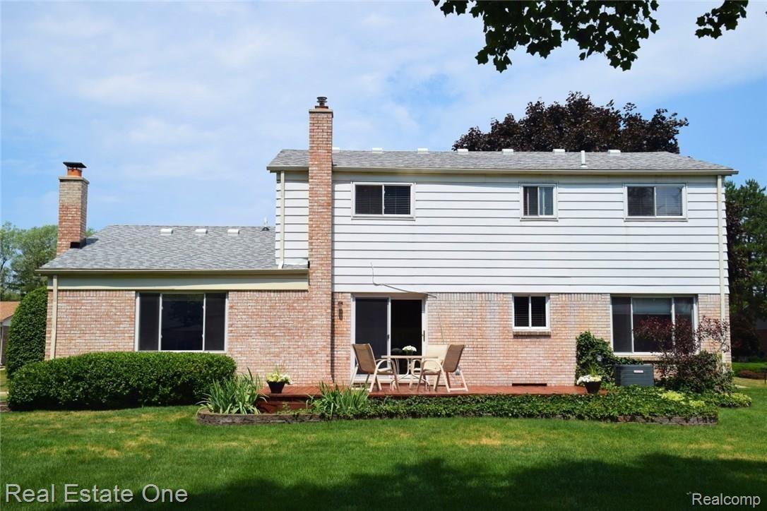 745 Lion Street Rochester, MI 48307 - Photo 69 of 80 rear (6) (Large).JPG