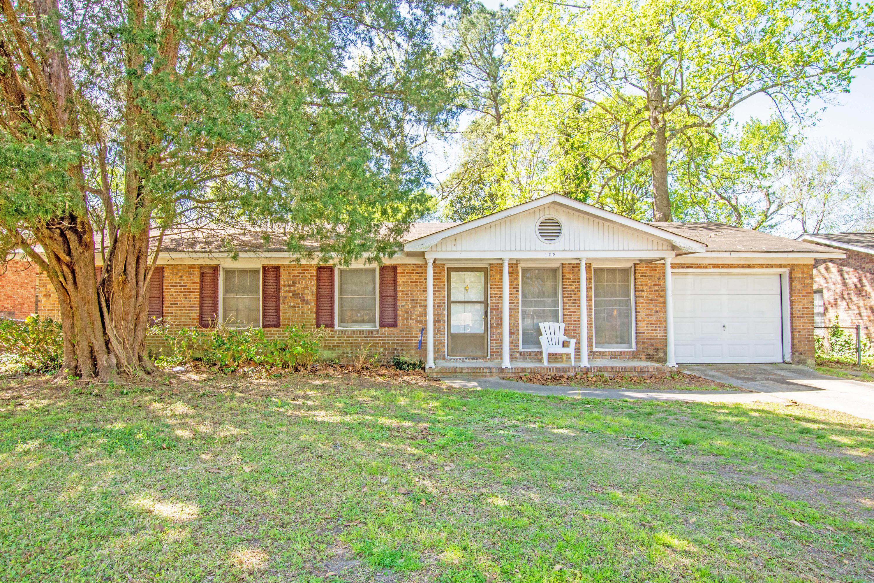 108 Waring Road Summerville, SC 29485 - Photo 2 of 16 0-4
