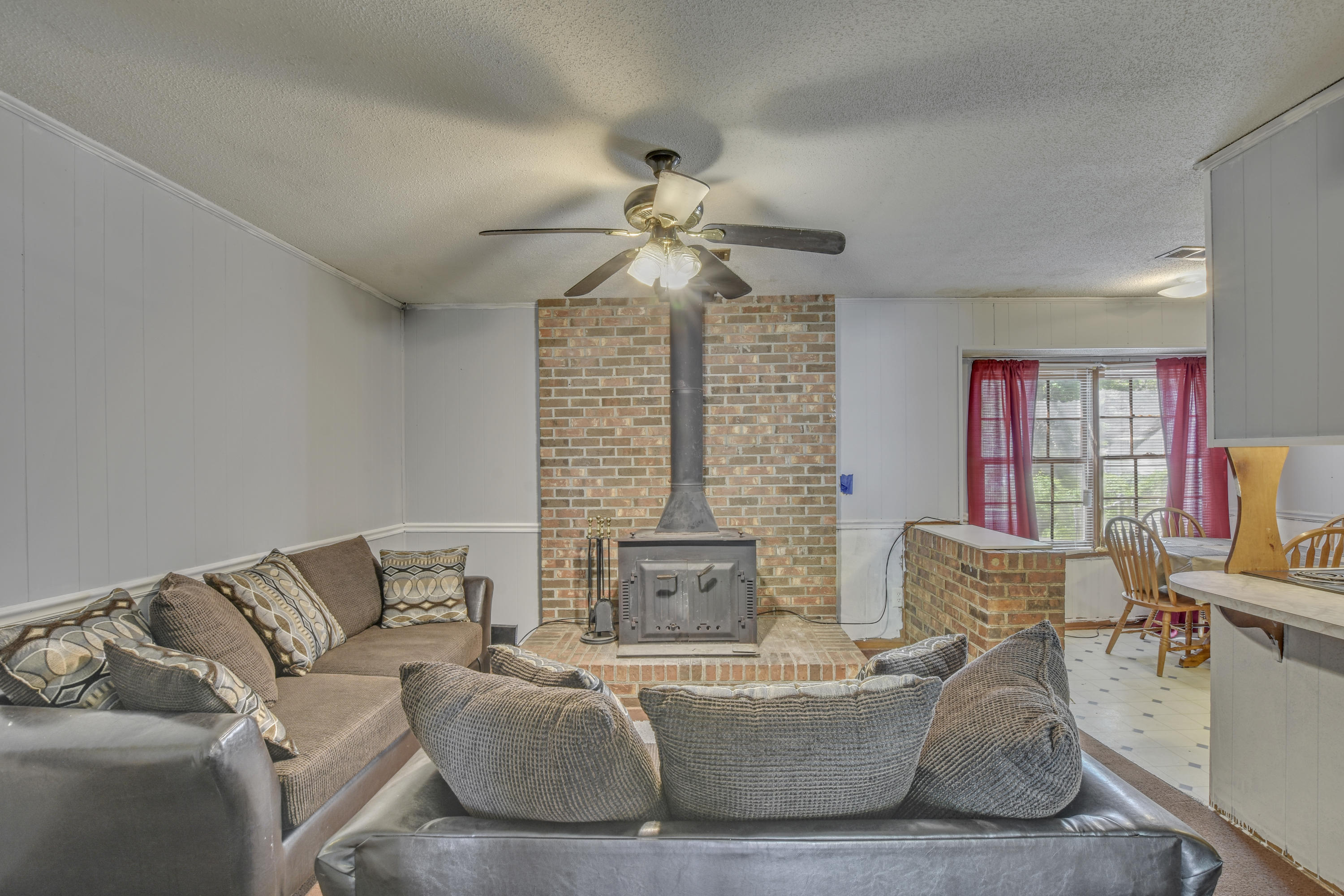 108 Waring Road Summerville, SC 29485 - Photo 5 of 16 24