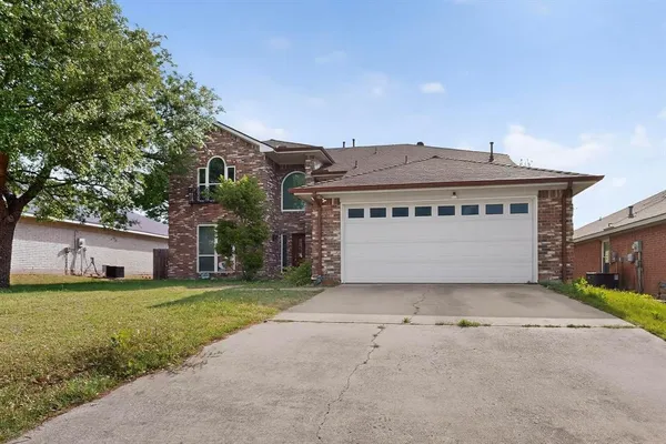 $349,000 | 812 Windswept Drive, Cedar Hill, TX 75104