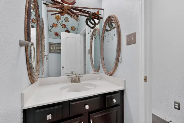 $349,000 | 812 Windswept Drive, Cedar Hill, TX 75104