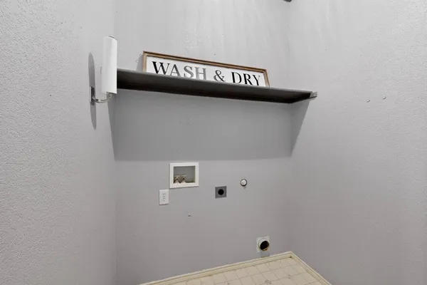 $349,000 | 812 Windswept Drive, Cedar Hill, TX 75104