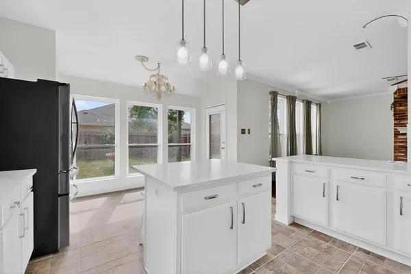 $349,000 | 812 Windswept Drive, Cedar Hill, TX 75104