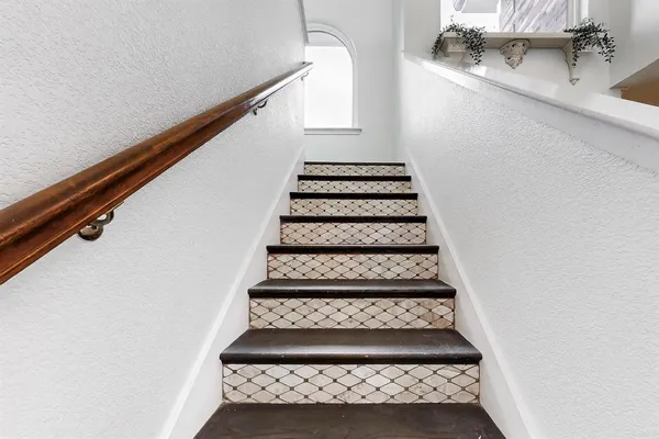 $349,000 | 812 Windswept Drive, Cedar Hill, TX 75104