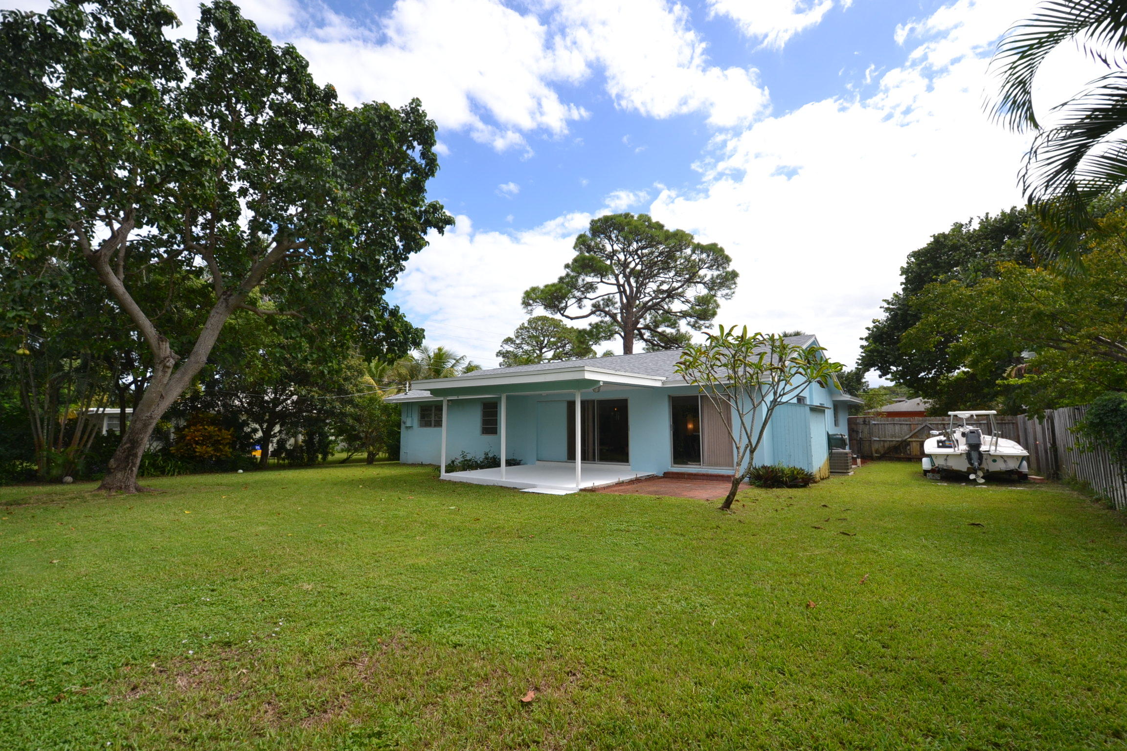 691 Sunset Road Boynton Beach, FL 33435 - Photo 3 of 24 rear ext1