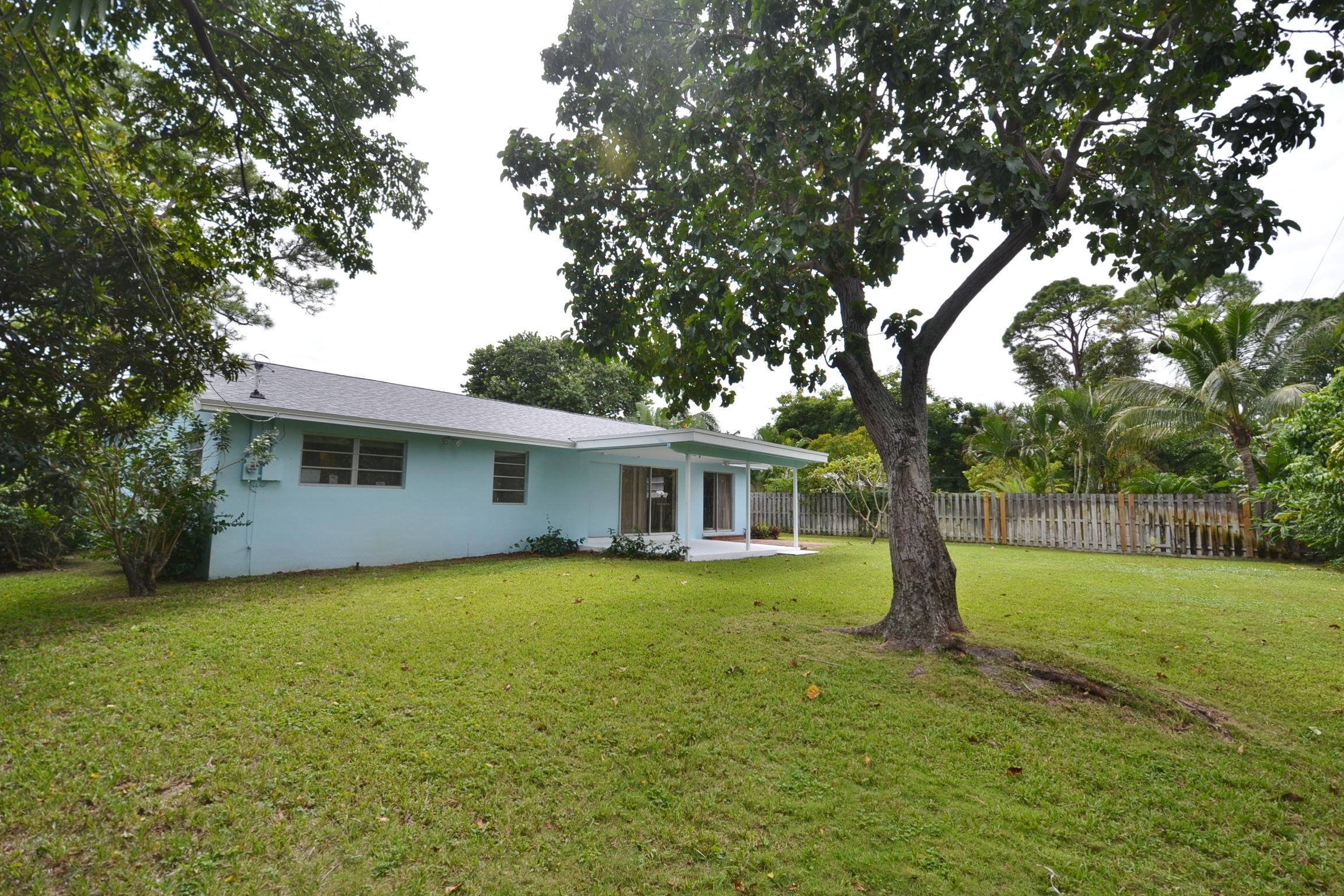 691 Sunset Road Boynton Beach, FL 33435 - Photo 4 of 24 rear ext2