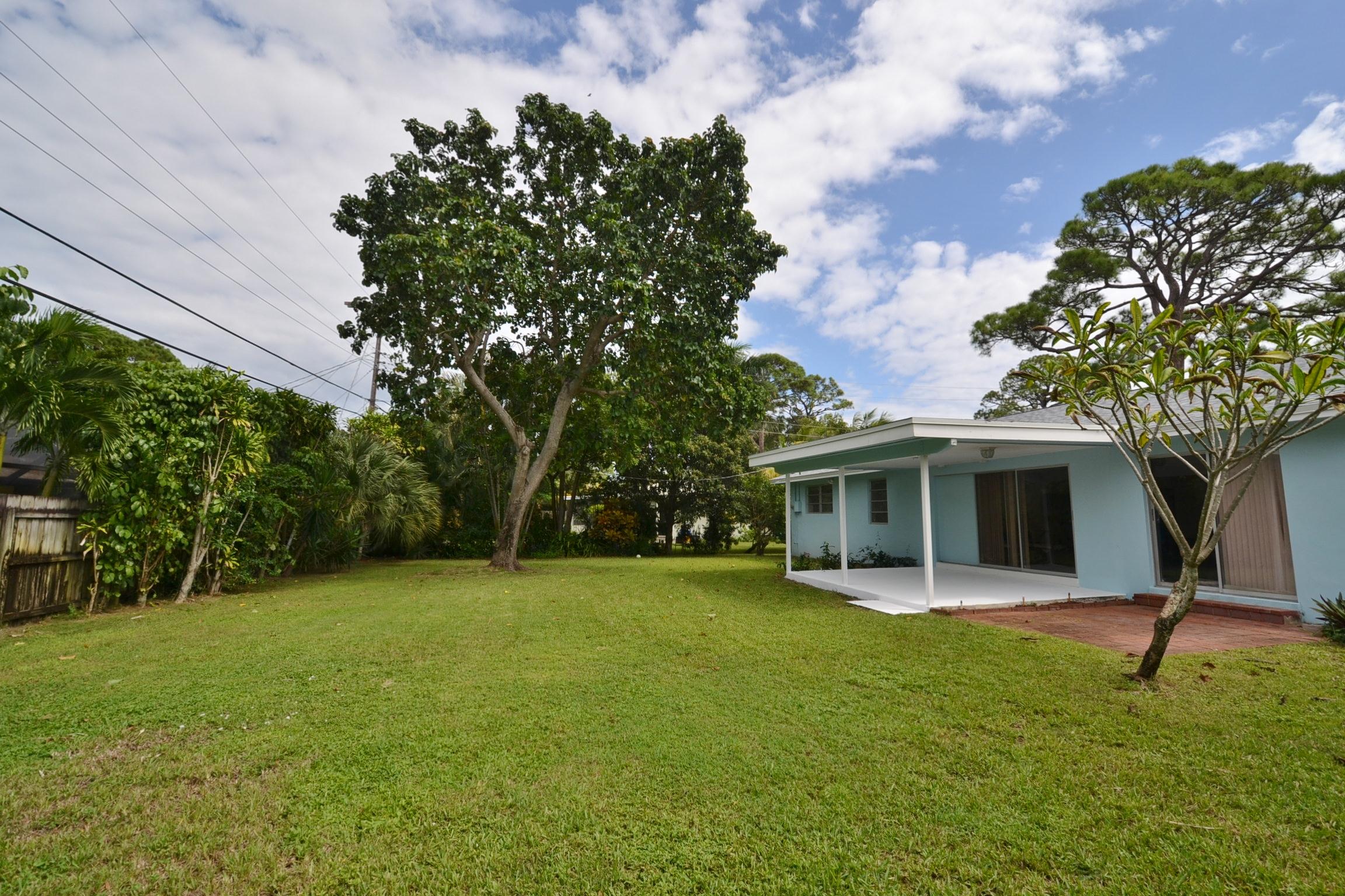 691 Sunset Road Boynton Beach, FL 33435 - Photo 5 of 24 back yard