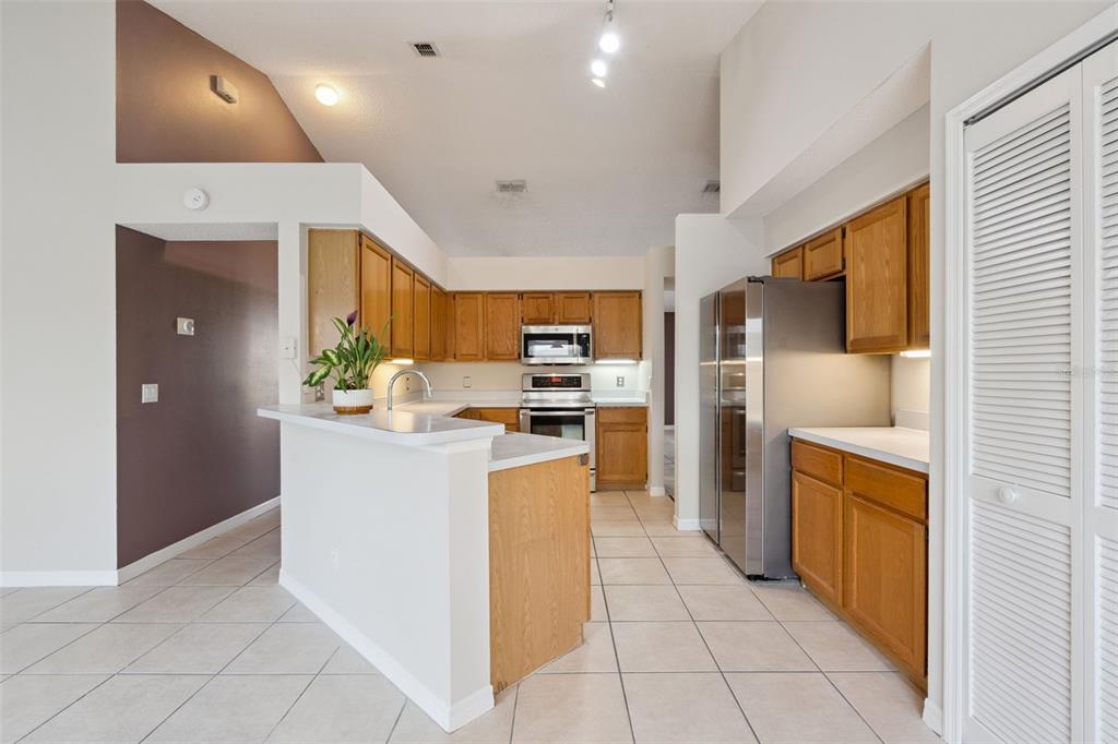 948 Rivecon Avenue Orlando, FL 32825 - Photo 7 of 20