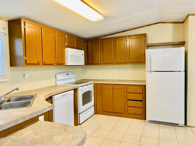 $995 | 1299 Sawmill Highway, Unit B, Breaux Bridge, LA 70517