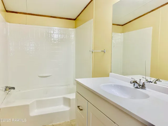 $995 | 1299 Sawmill Highway, Unit B, Breaux Bridge, LA 70517