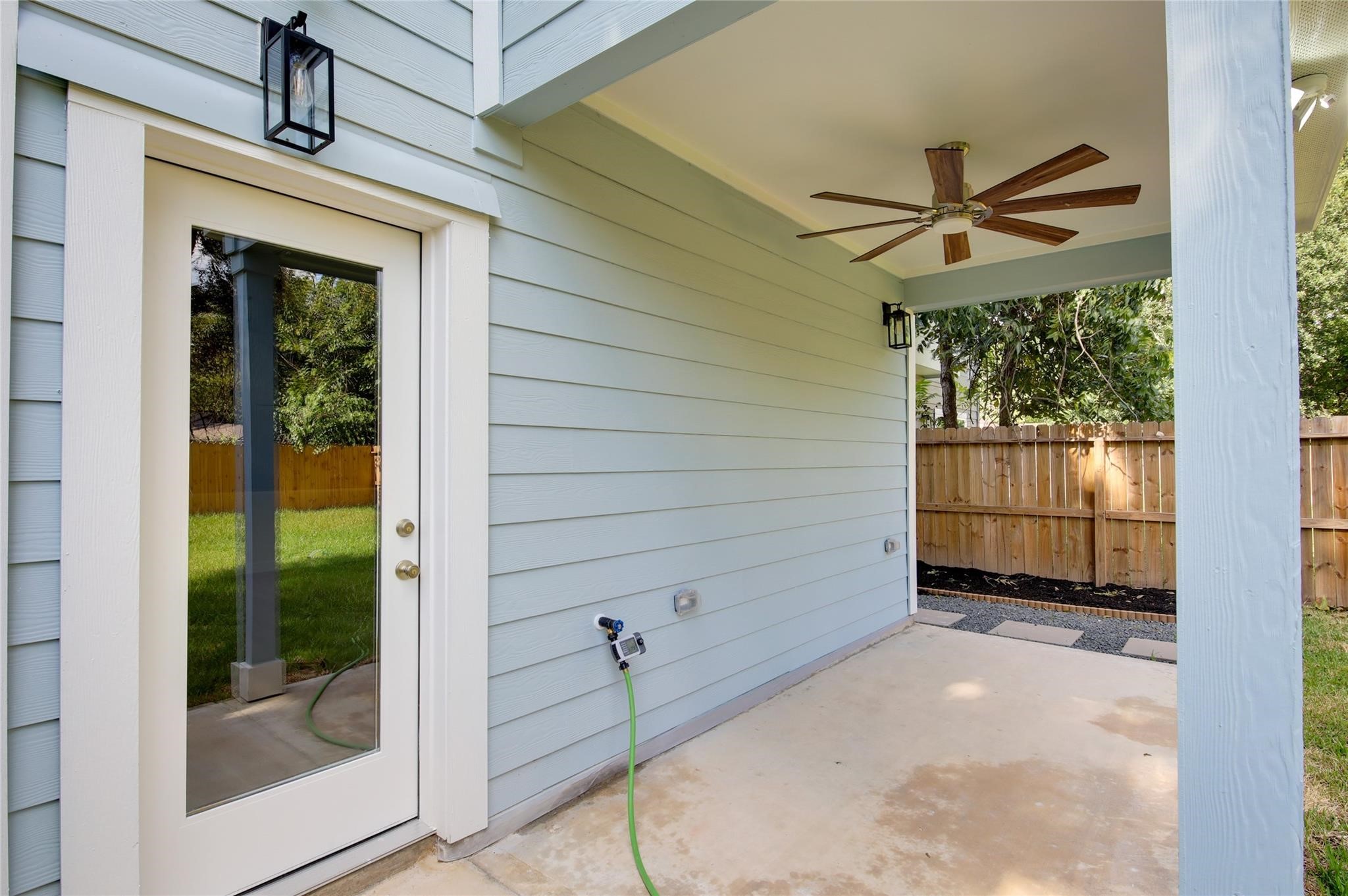 955 Ringold Street Houston, TX 77088 - Photo 18 of 48 a view of a livingroom with a ceiling fan and window