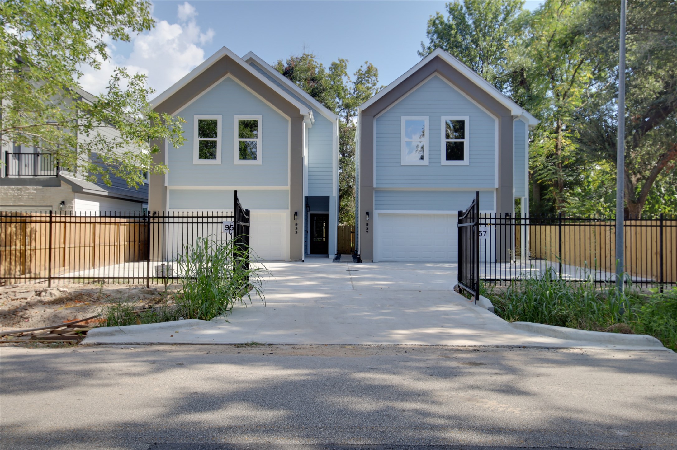 955 Ringold Street Houston, TX 77088 - Photo 2 of 48 a view of house and street view
