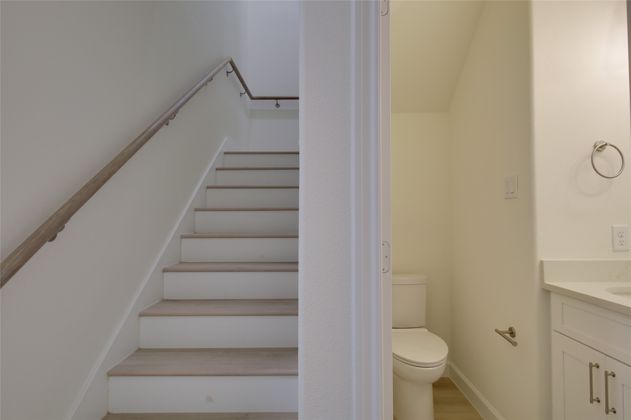 955 Ringold Street Houston, TX 77088 - Photo 23 of 48 a view of bathroom with toilet