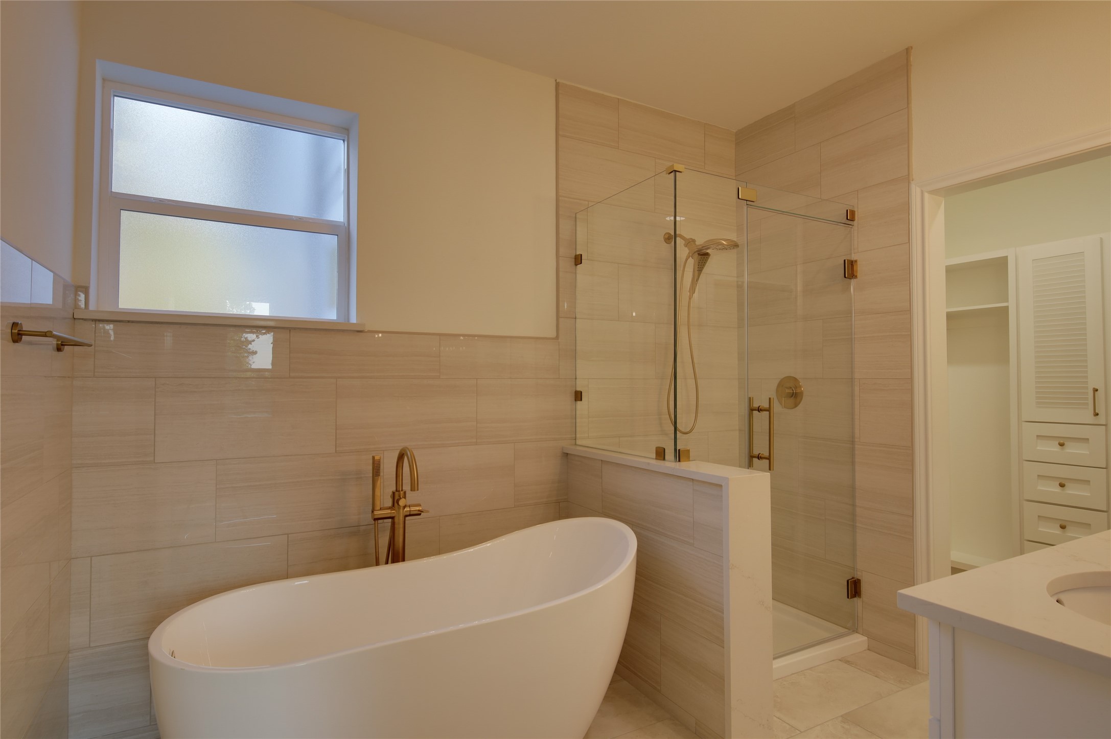 955 Ringold Street Houston, TX 77088 - Photo 28 of 48 a bathroom with a white bath tub a shower and a sink