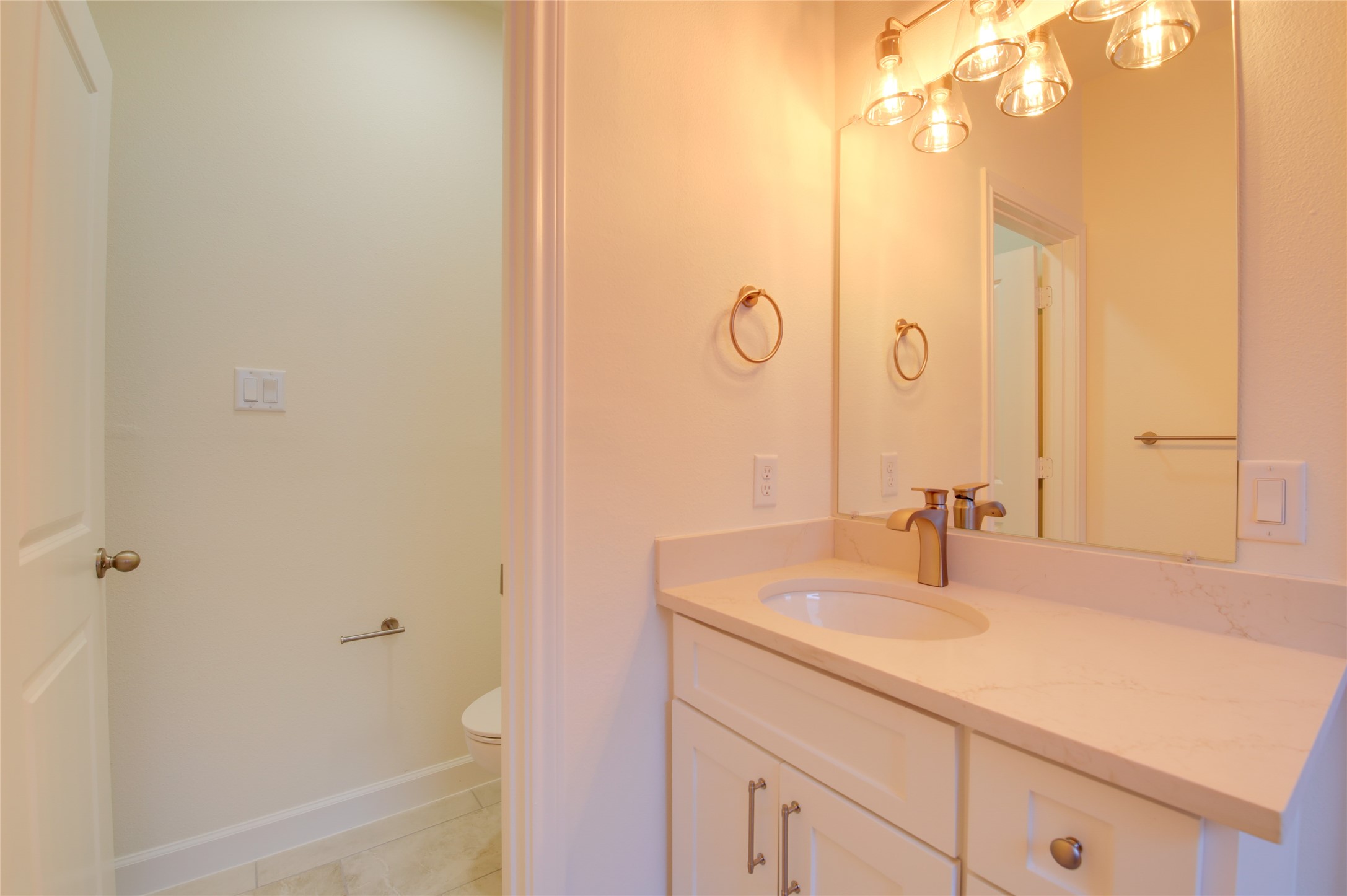955 Ringold Street Houston, TX 77088 - Photo 38 of 48 a bathroom with a sink and a mirror