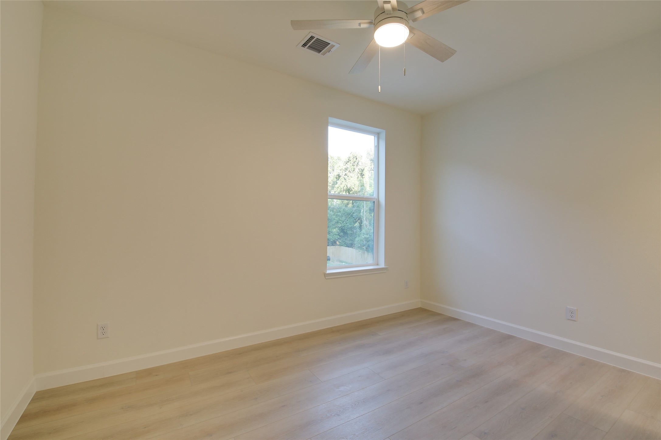 955 Ringold Street Houston, TX 77088 - Photo 41 of 48 an empty room with wooden floor and windows