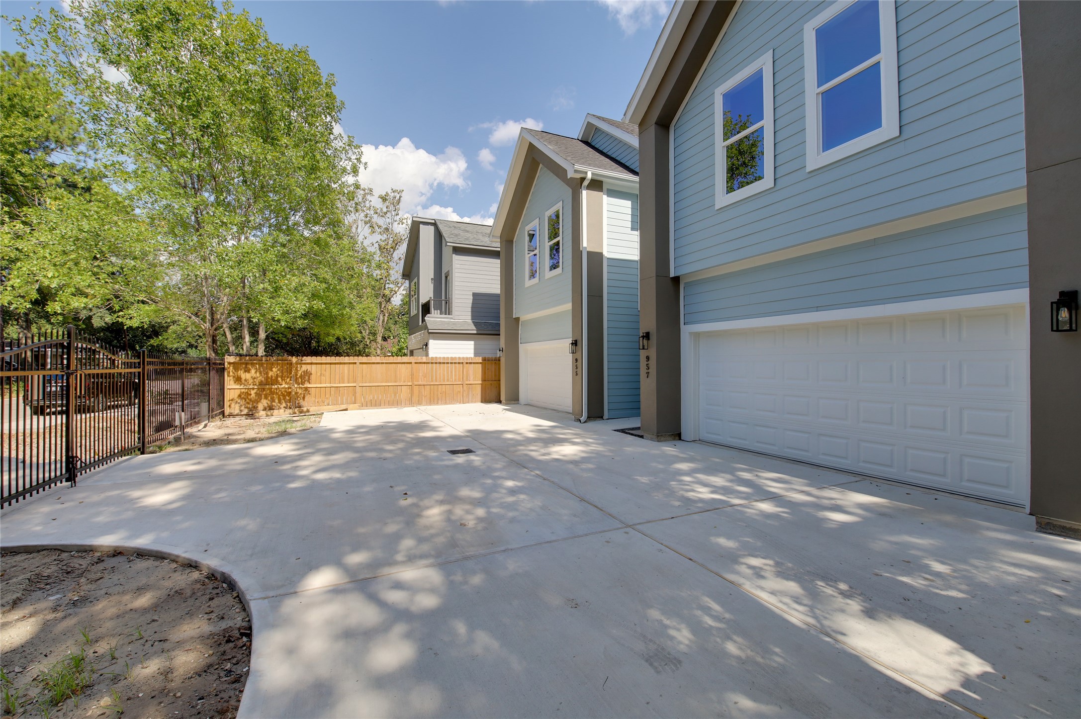 955 Ringold Street Houston, TX 77088 - Photo 45 of 48 a view of a house with a yard