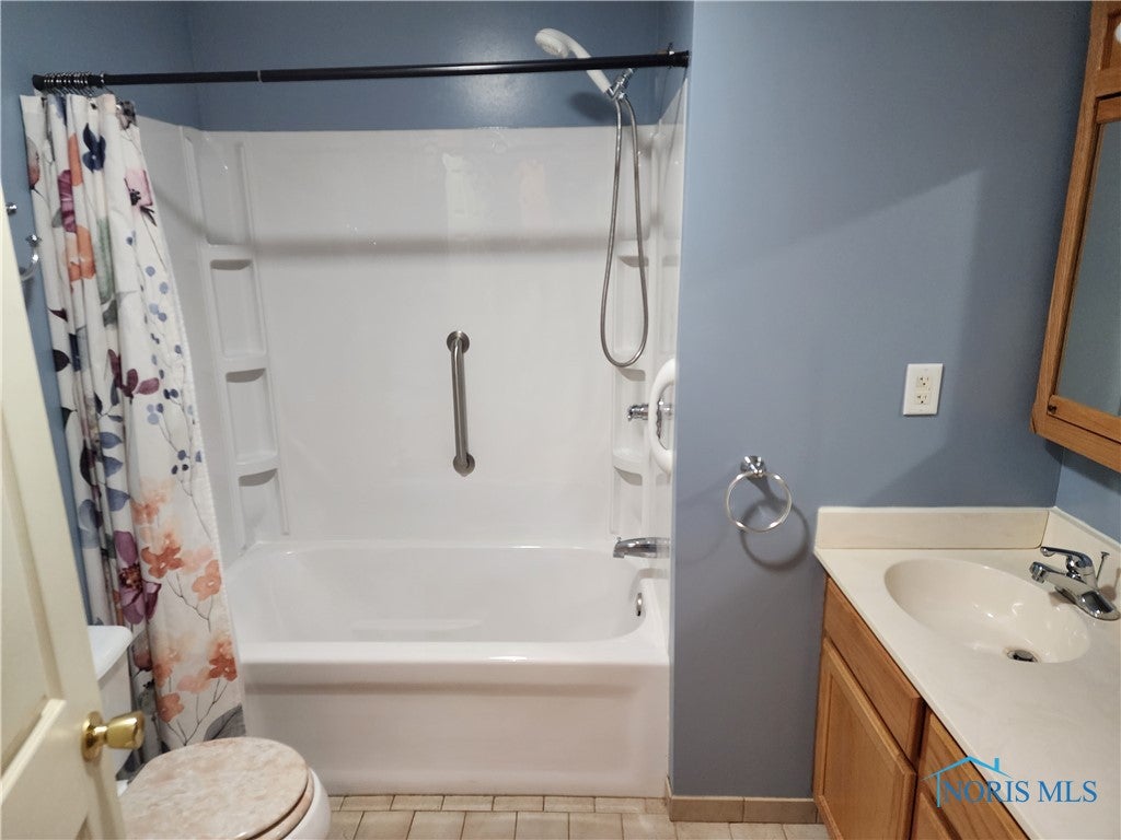 8431 Faldl Road Sylvania, OH 43560 - Photo 17 of 34 Main Bathroom