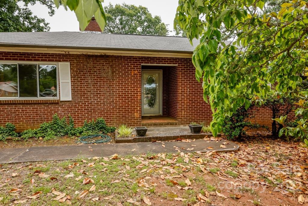 373 Withrow Road Forest City, NC 28043 - Photo 2 of 25 Gallery Image 2