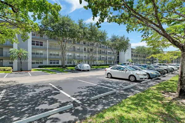 $1,600 | 251 Southwest 132nd Way, Unit 408H, Pembroke Pines, FL 33027