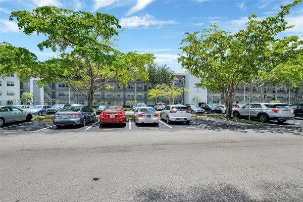 $1,600 | 251 Southwest 132nd Way, Unit 408H, Pembroke Pines, FL 33027