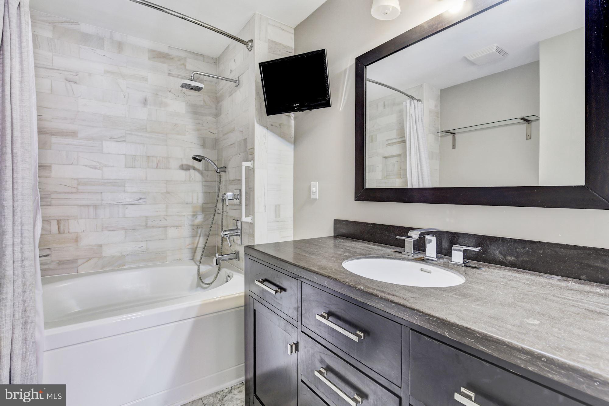 1404 Foxhall Road Northwest Washington, DC 20007 - Photo 17 of 29 Full Hall Bath
